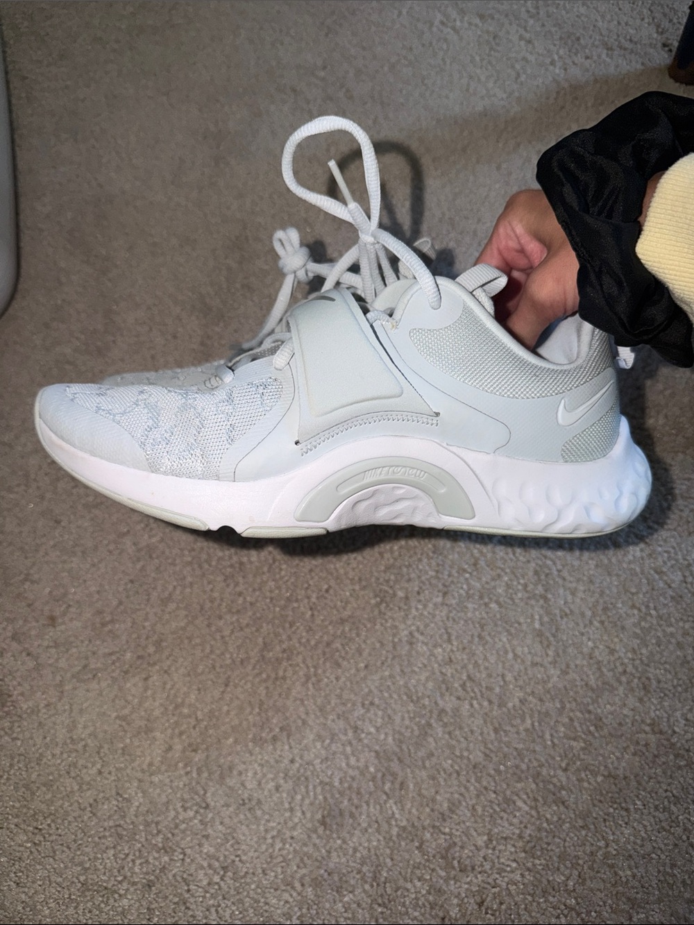 Nike Women’s Light Gray/White Athletic Training Shoes